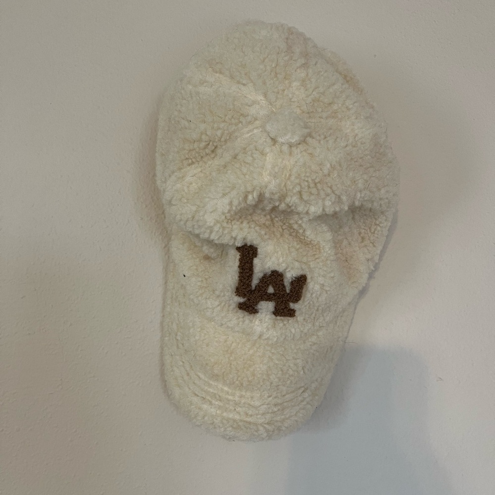 Sherpa LA baseball hat